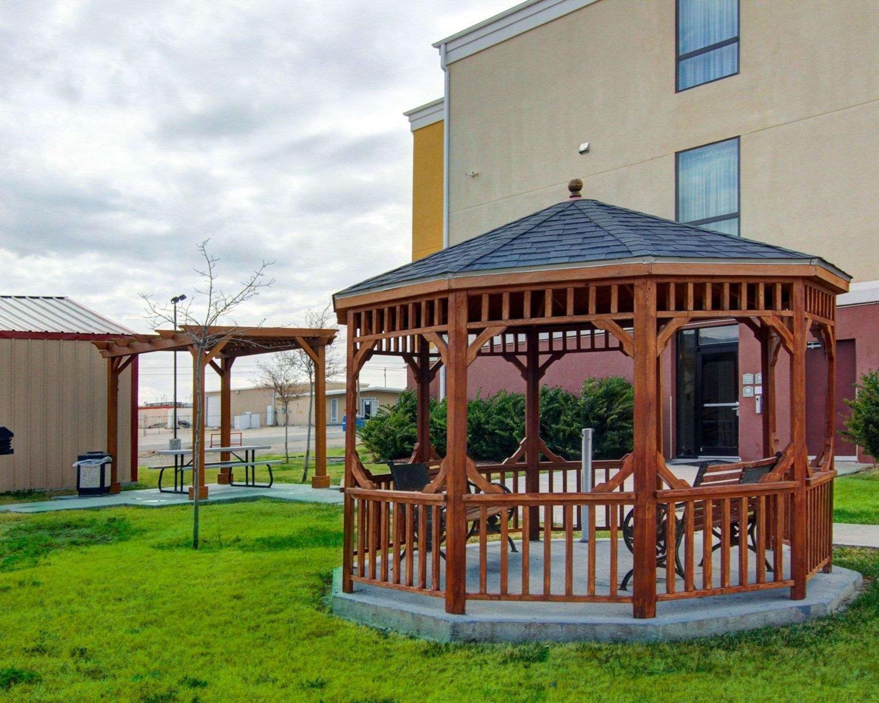 Comfort Suites Форт-Стоктон Екстер'єр фото